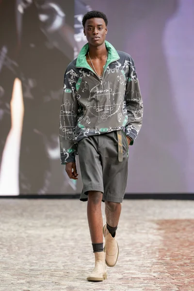 Look 30